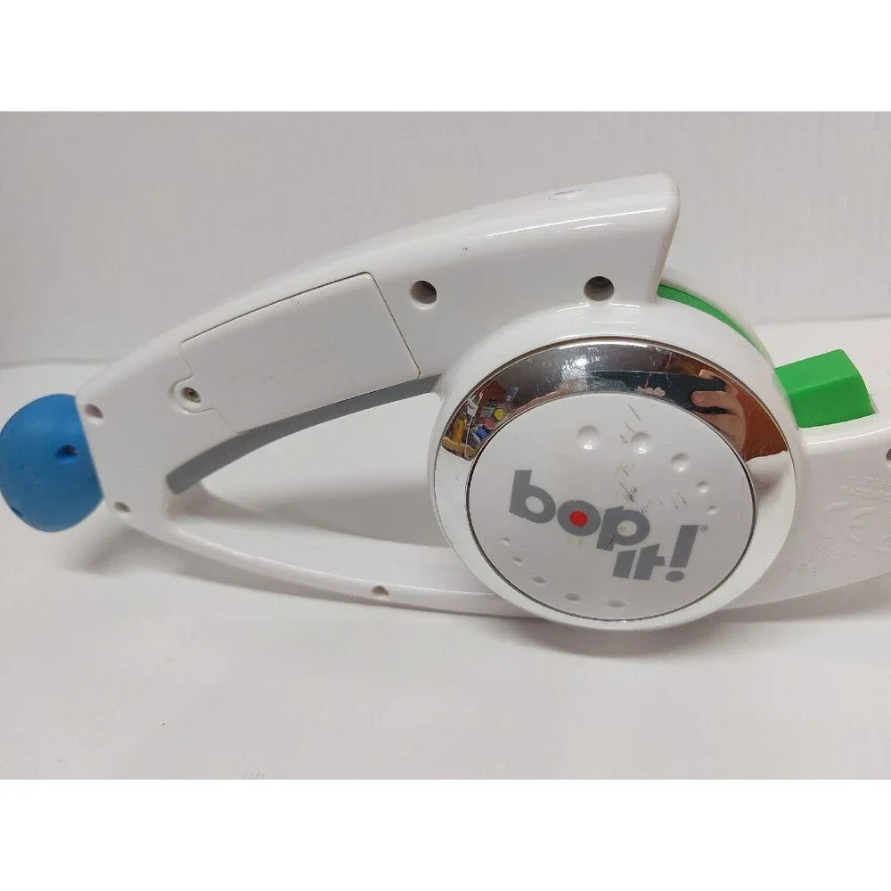 Bop It Hand Held Electronic Talking Game Hasbro 2008 Tested & Works Great